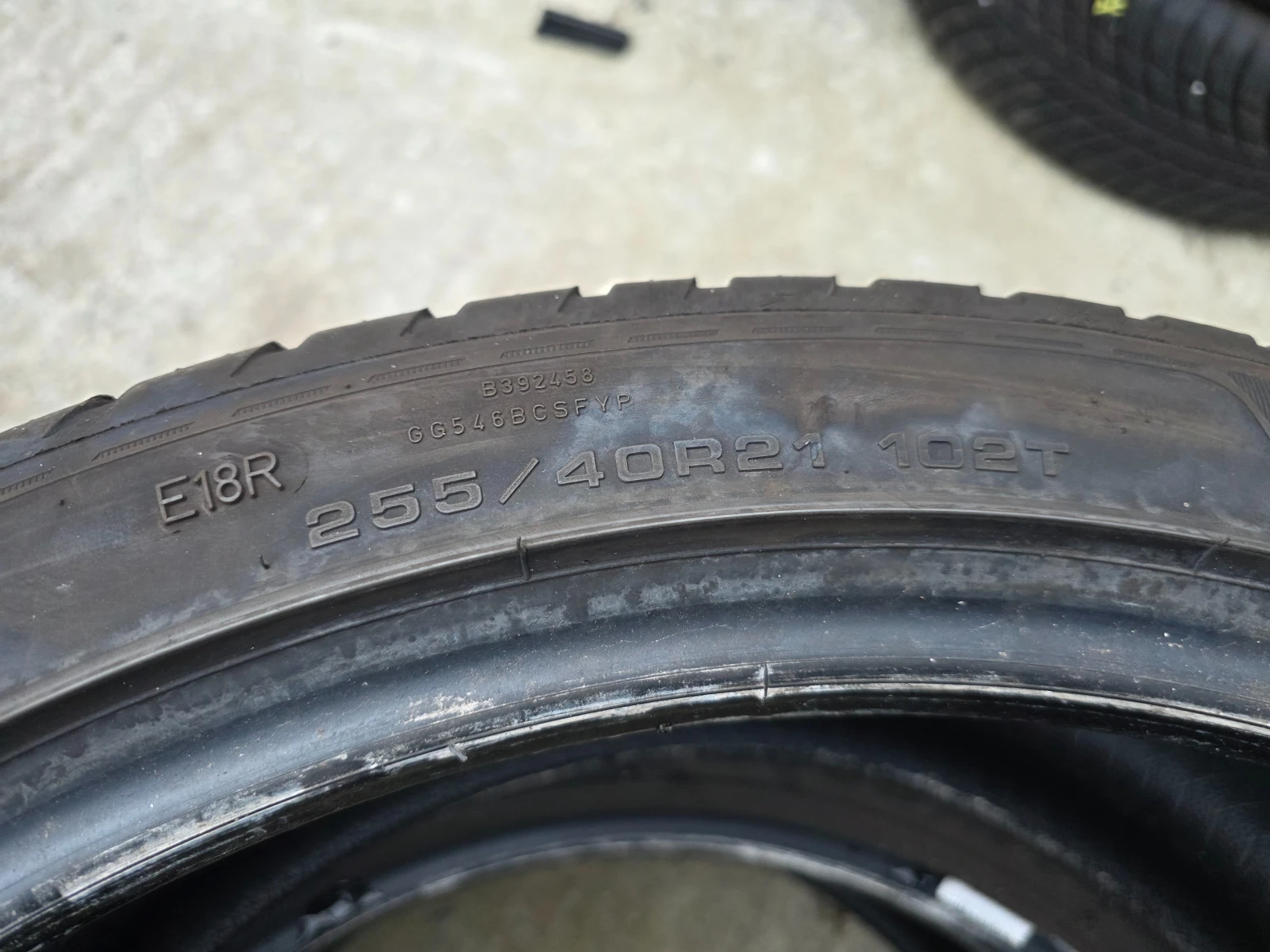 Гуми Всесезонни 255/40R21, снимка 8 - Гуми и джанти - 55492154