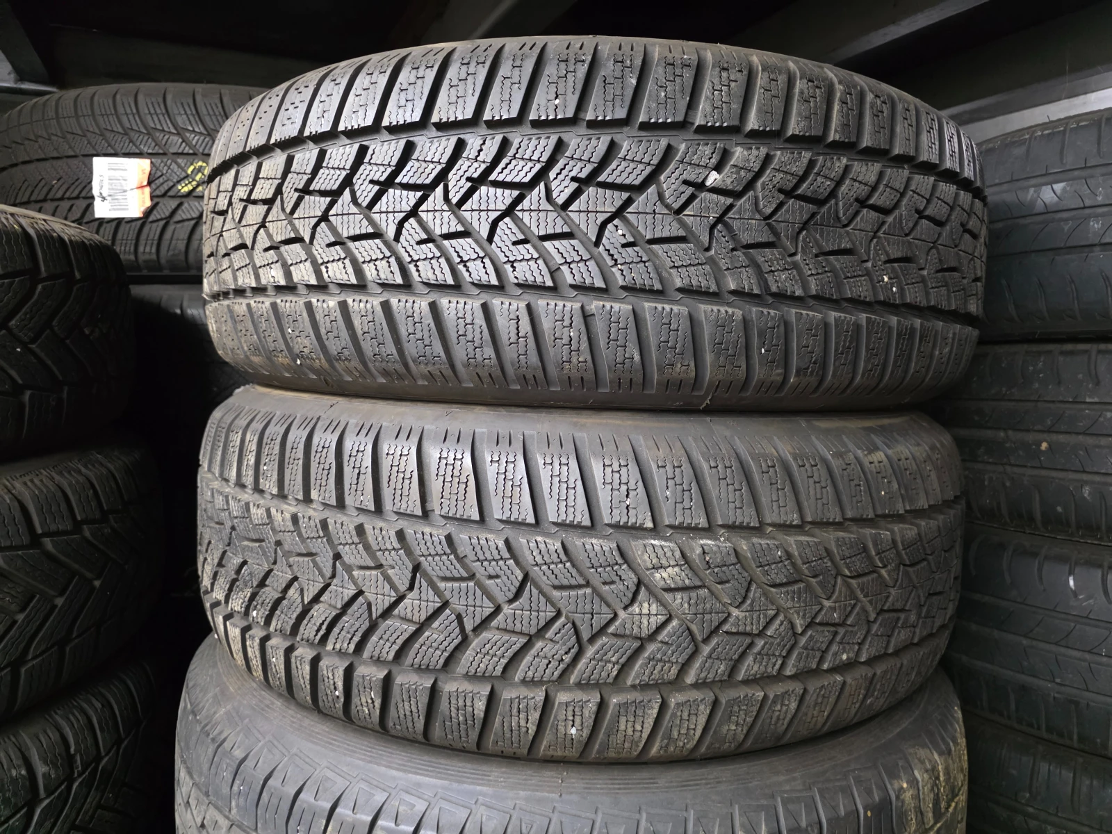 Гуми Зимни 215/65R16, снимка 4 - Гуми и джанти - 55497111