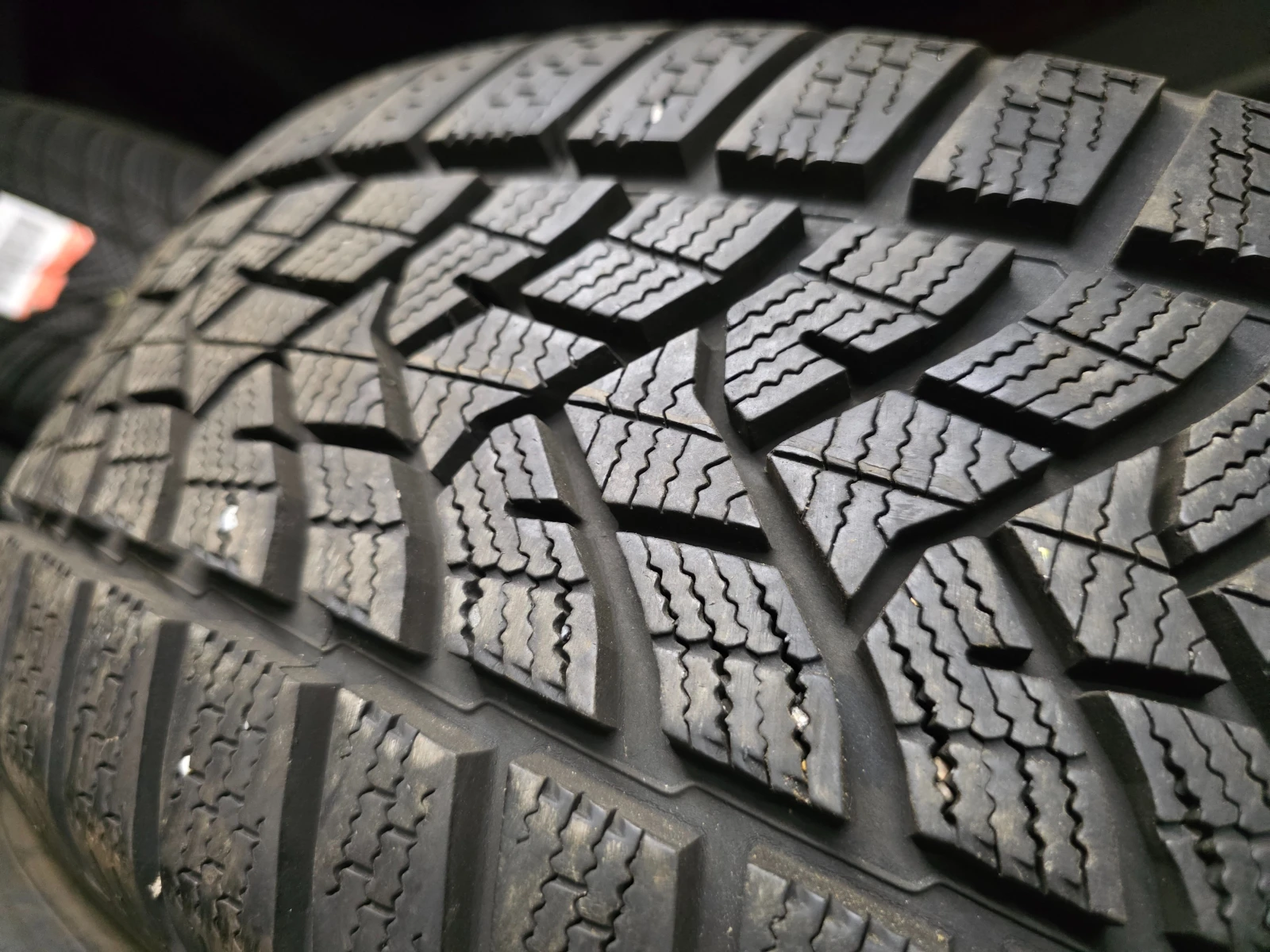 Гуми Зимни 215/65R16