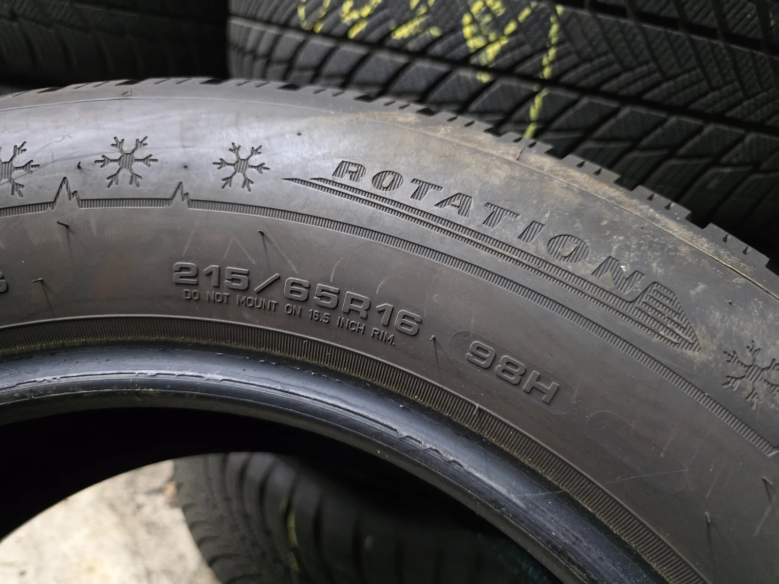 Гуми Зимни 215/65R16, снимка 7 - Гуми и джанти - 55497111