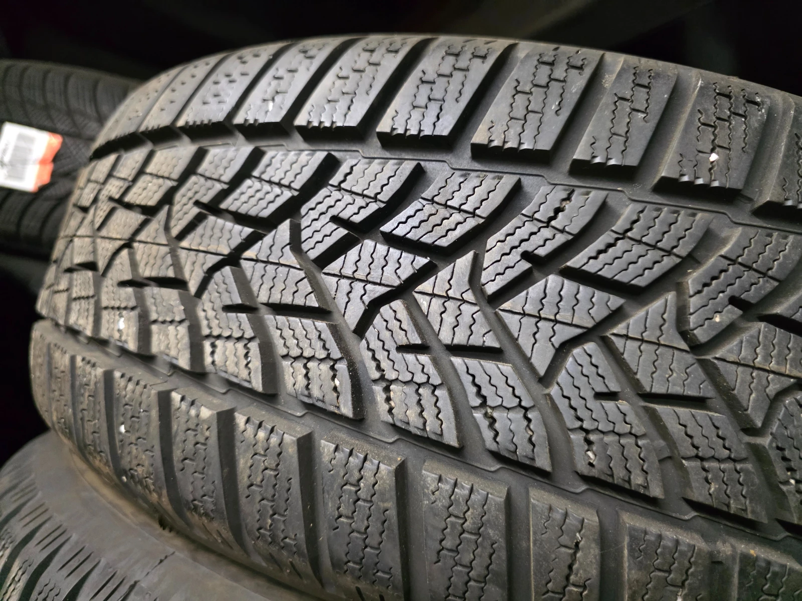 Гуми Зимни 215/65R16, снимка 2 - Гуми и джанти - 55497111