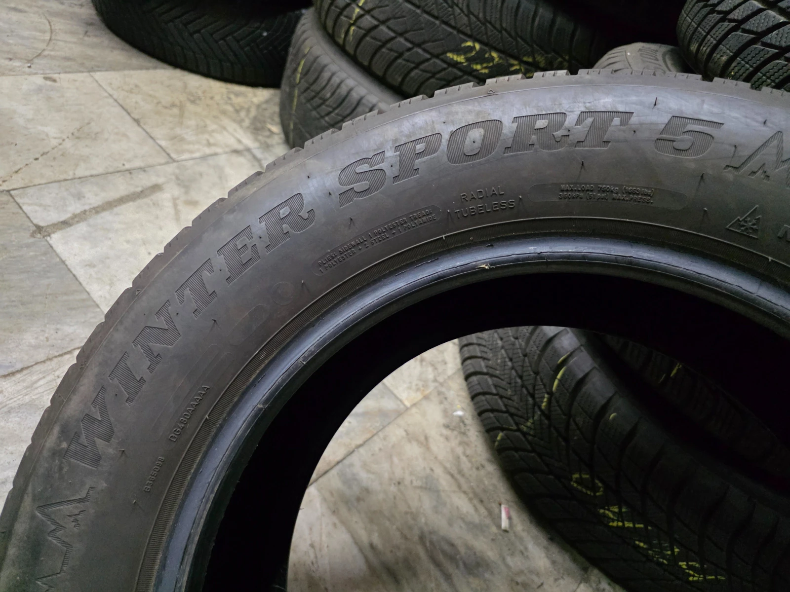 Гуми Зимни 215/65R16, снимка 8 - Гуми и джанти - 55497111