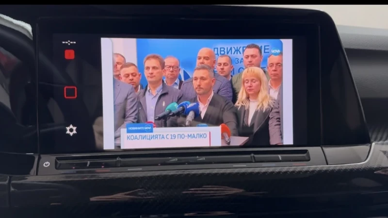 VW Golf GTI PANO HUD Akrapovic, снимка 8 - Автомобили и джипове - 52580645