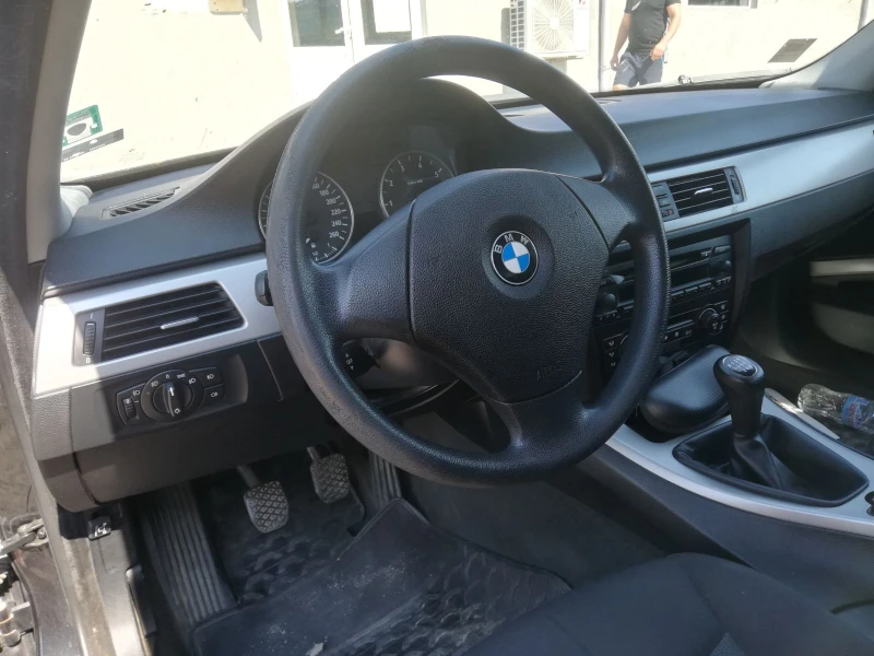 BMW 320, снимка 15 - Автомобили и джипове - 48180224