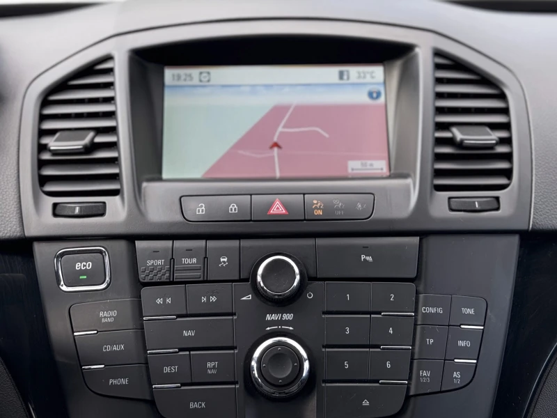 Opel Insignia 1.4T, снимка 8 - Автомобили и джипове - 51672116