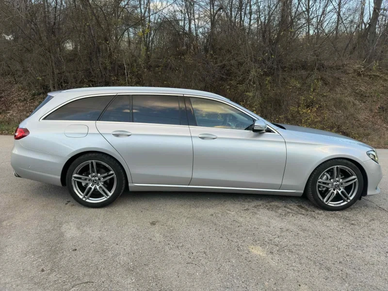 Mercedes-Benz E 220  W213 4-Matic, снимка 4 - Автомобили и джипове - 52510640
