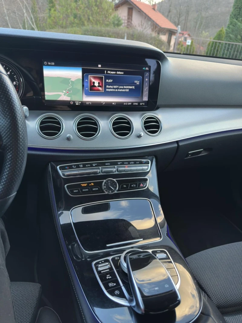Mercedes-Benz E 220  W213 4-Matic, снимка 11 - Автомобили и джипове - 52510640