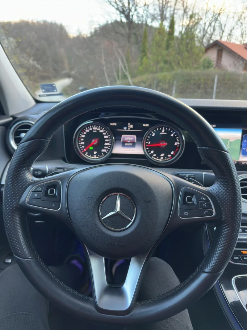 Mercedes-Benz E 220  W213 4-Matic, снимка 10 - Автомобили и джипове - 52510640