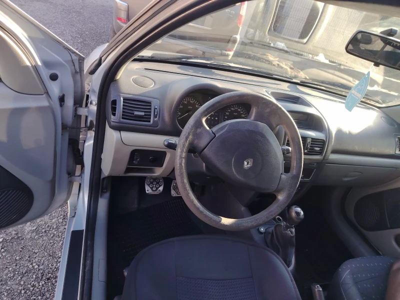 Renault Clio 1.2i, снимка 7 - Автомобили и джипове - 52765780
