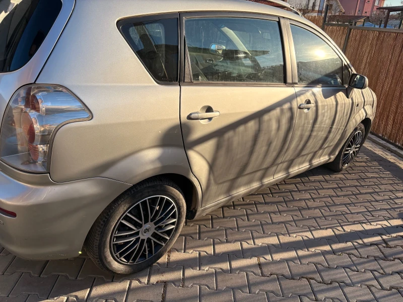 Toyota Corolla verso 1.6 VVTi, снимка 3 - Автомобили и джипове - 53526286