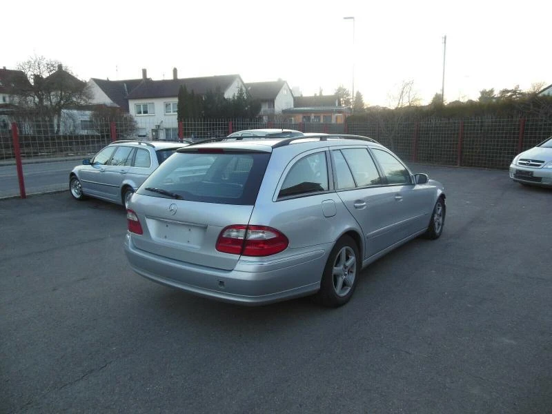 Mercedes-Benz E 270 cdi, снимка 3 - Автомобили и джипове - 20136391