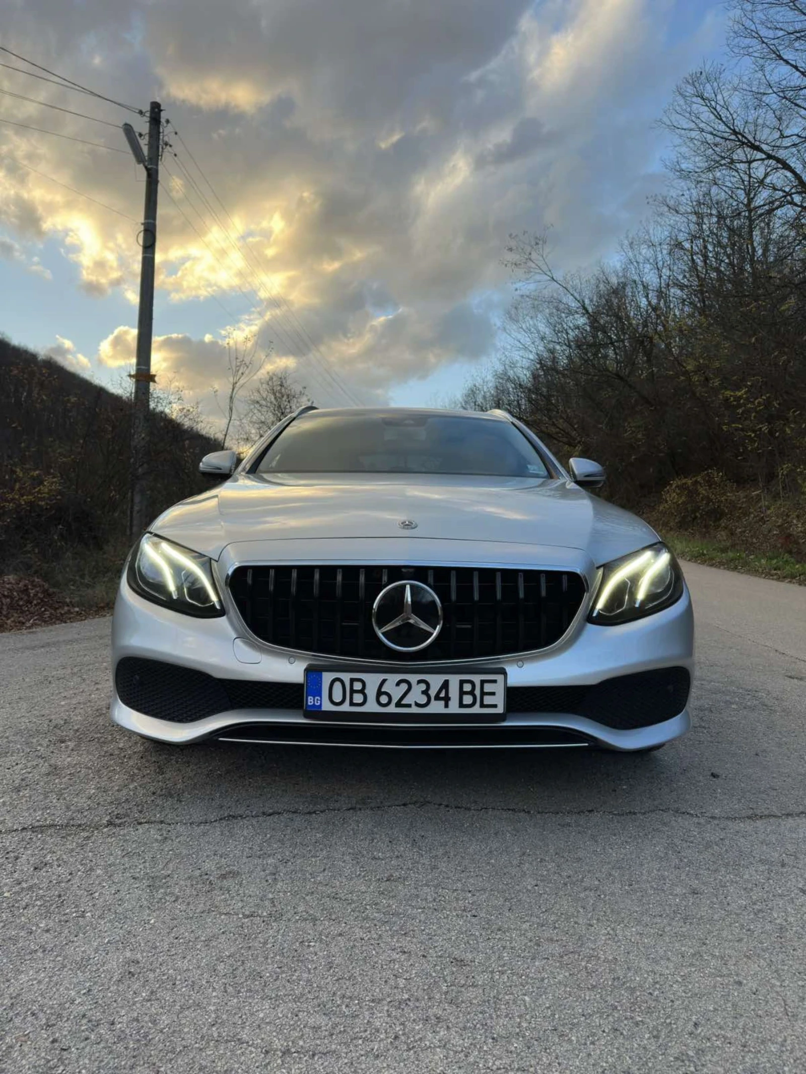 Mercedes-Benz E 220  W213 4-Matic, снимка 1