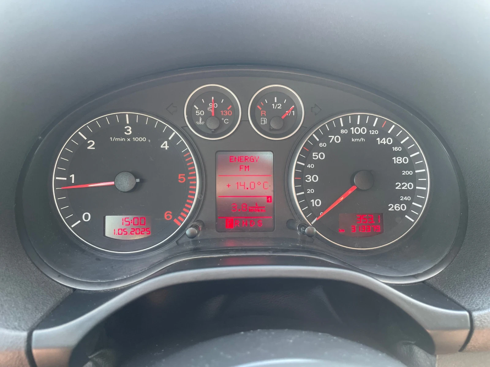 Audi A3 2.0TDI Автоматик - изображение 9