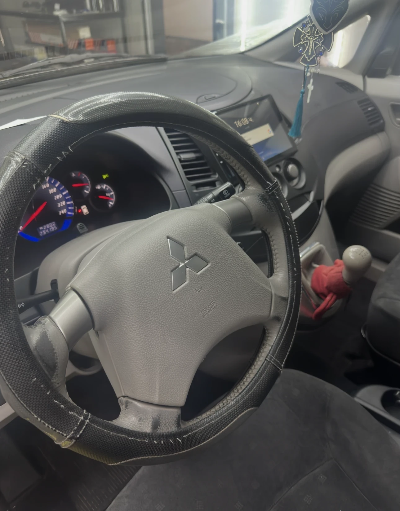 Mitsubishi Grandis  - изображение 4