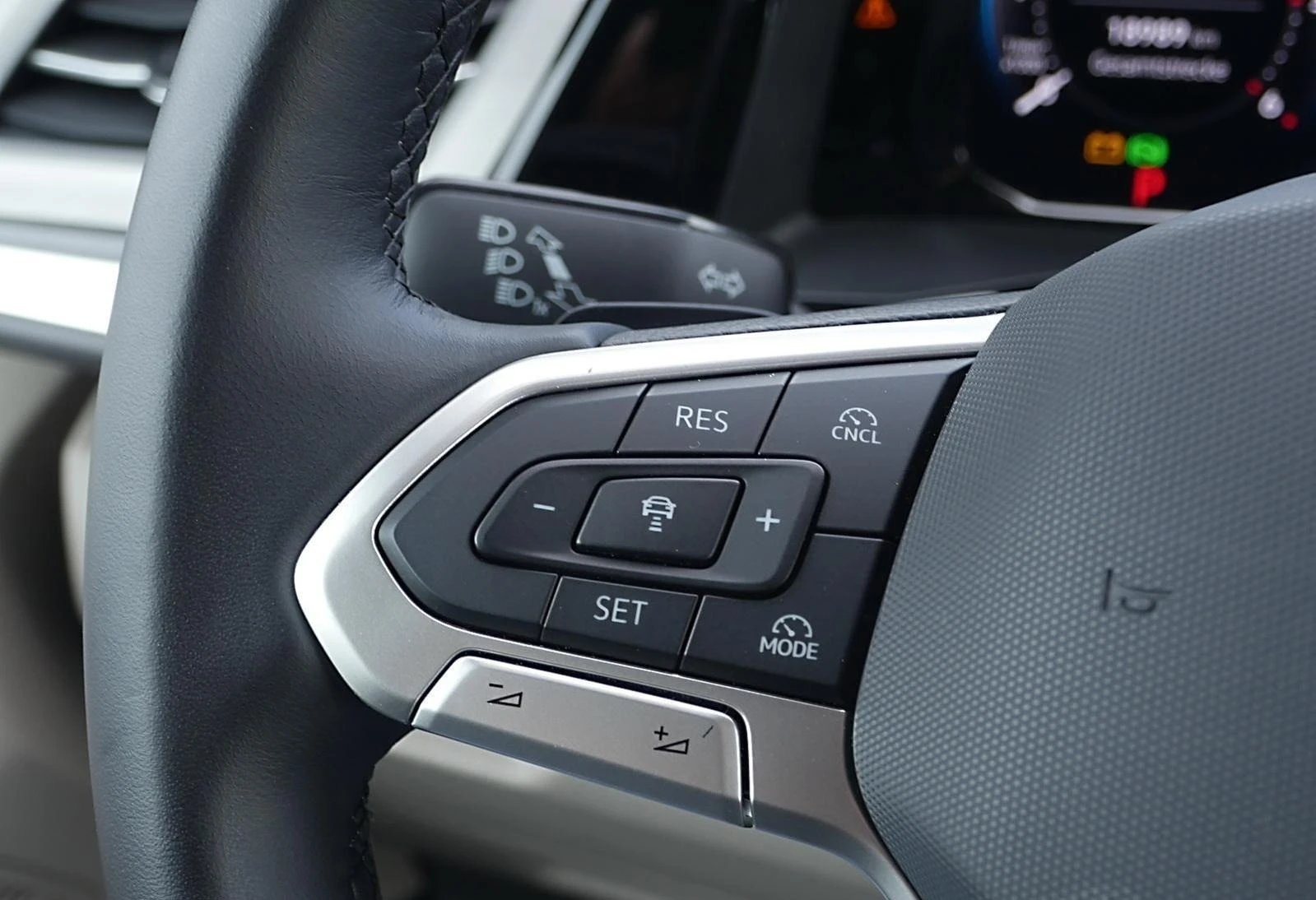 VW Multivan T7 2.0 TDI LONG LIFE CAMERA LED 7МЕСТЕН - изображение 6