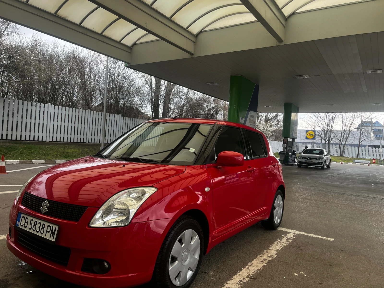 Suzuki Swift 1.3 16 V Бензин, снимка 2 - Автомобили и джипове - 53911643