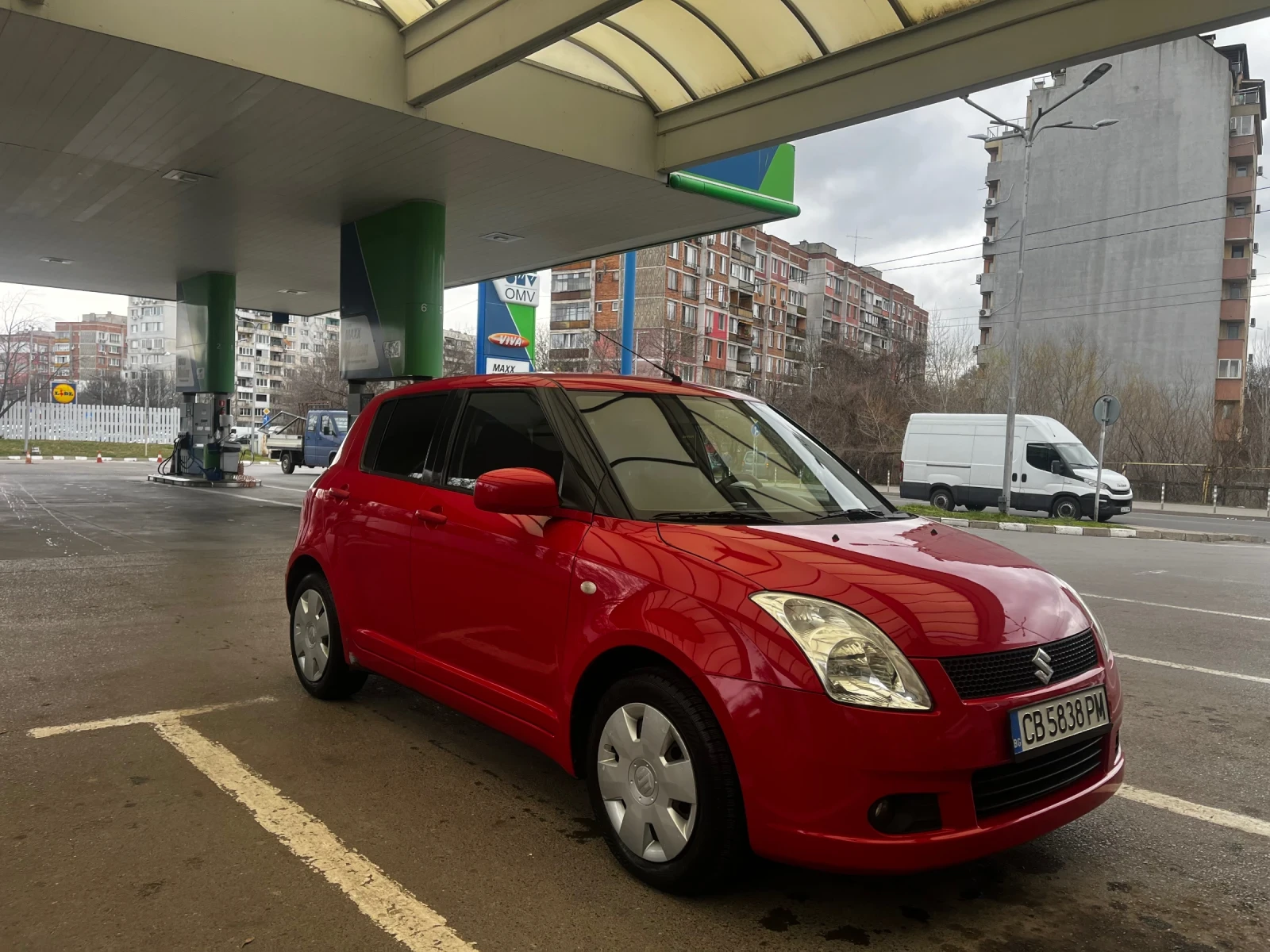 Suzuki Swift 1.3 16 V Бензин, снимка 7 - Автомобили и джипове - 53911643