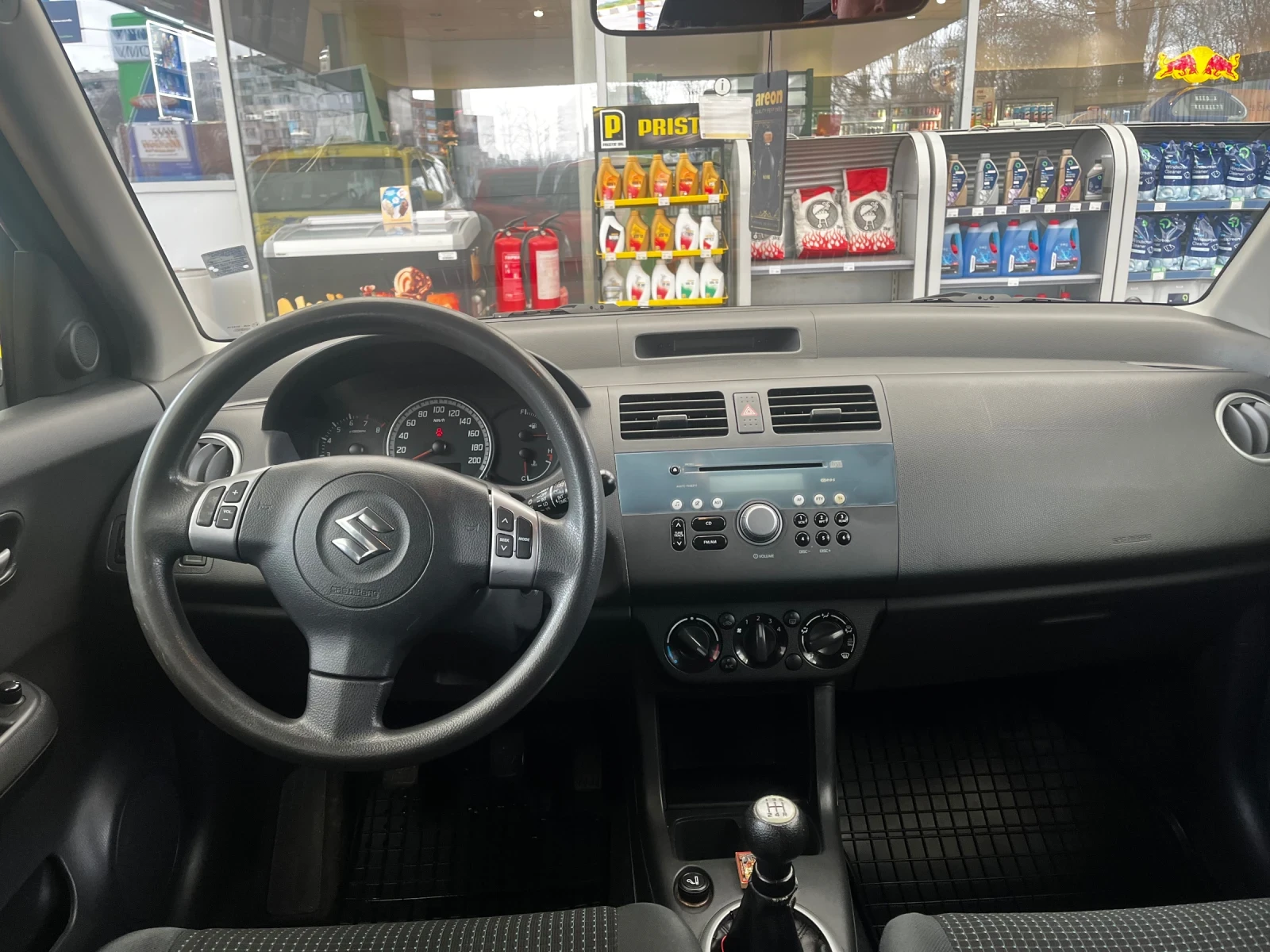 Suzuki Swift 1.3 16 V Бензин, снимка 8 - Автомобили и джипове - 53911643