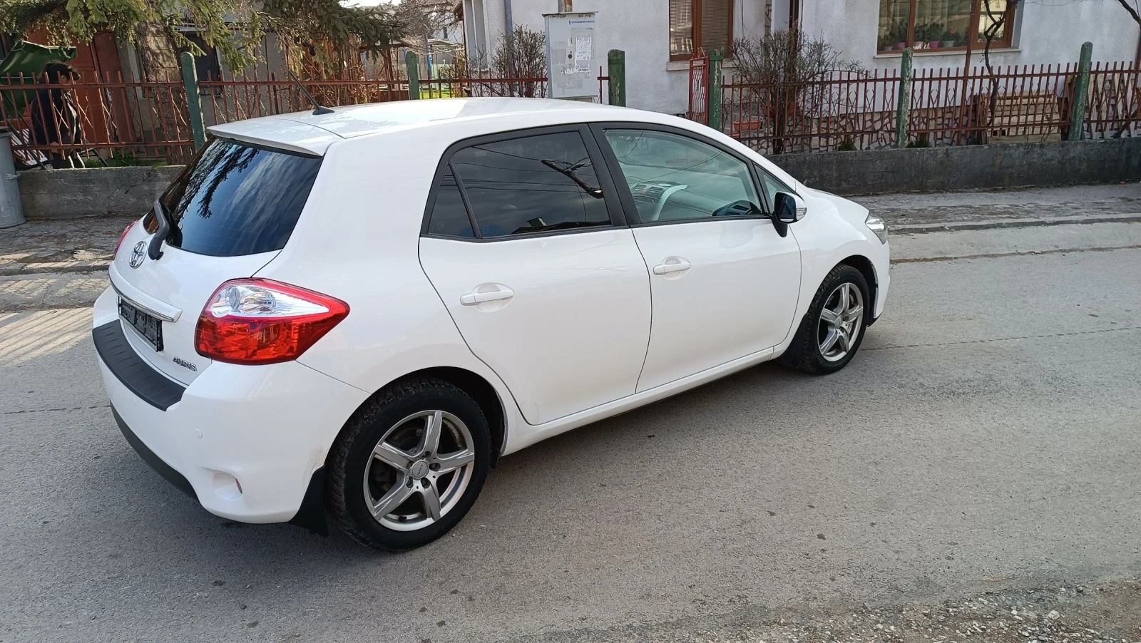 Toyota Auris 1.6-132к.с. в топ състояние , снимка 8 - Автомобили и джипове - 53977787