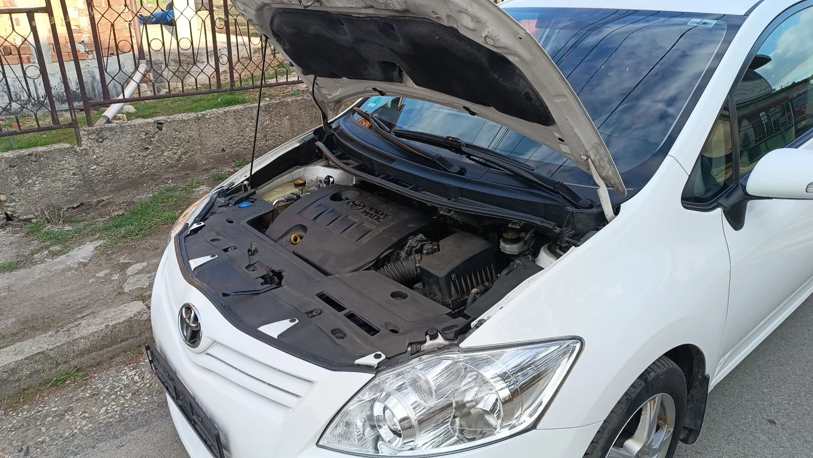 Toyota Auris 1.6-132к.с. в топ състояние , снимка 16 - Автомобили и джипове - 53977787