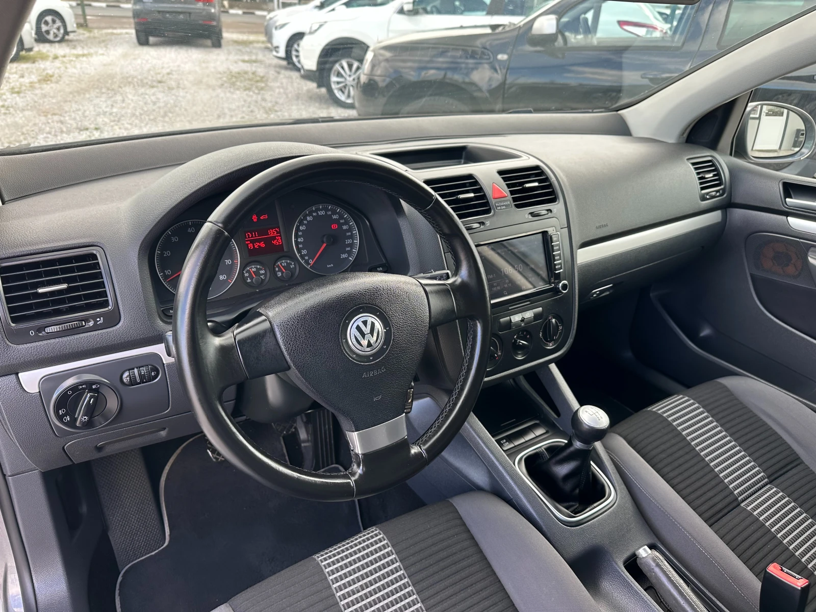 VW Golf 1.6i-NAVI* ЗАВОДСКА ГАЗ, снимка 15 - Автомобили и джипове - 54079229