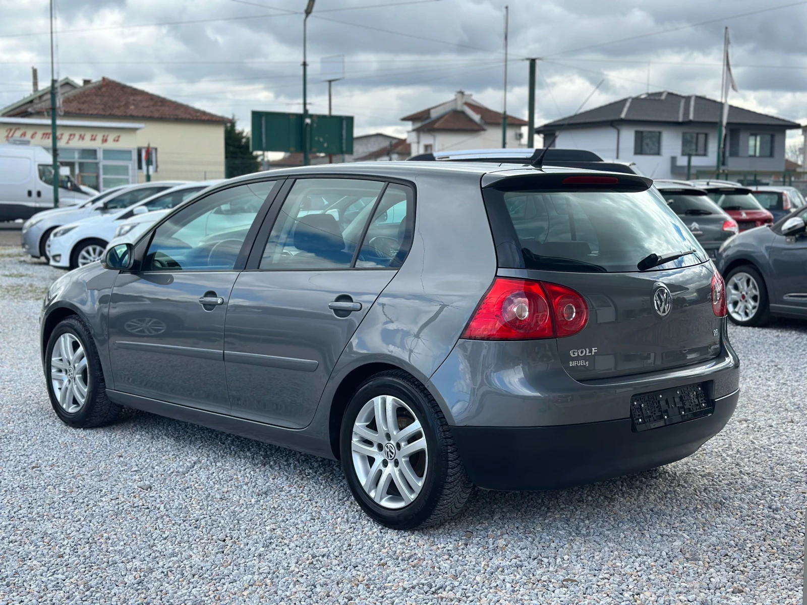 VW Golf 1.6i-NAVI* ЗАВОДСКА ГАЗ, снимка 4 - Автомобили и джипове - 54079229