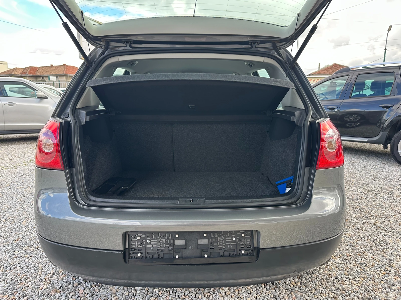 VW Golf 1.6i-NAVI* ЗАВОДСКА ГАЗ, снимка 11 - Автомобили и джипове - 54079229