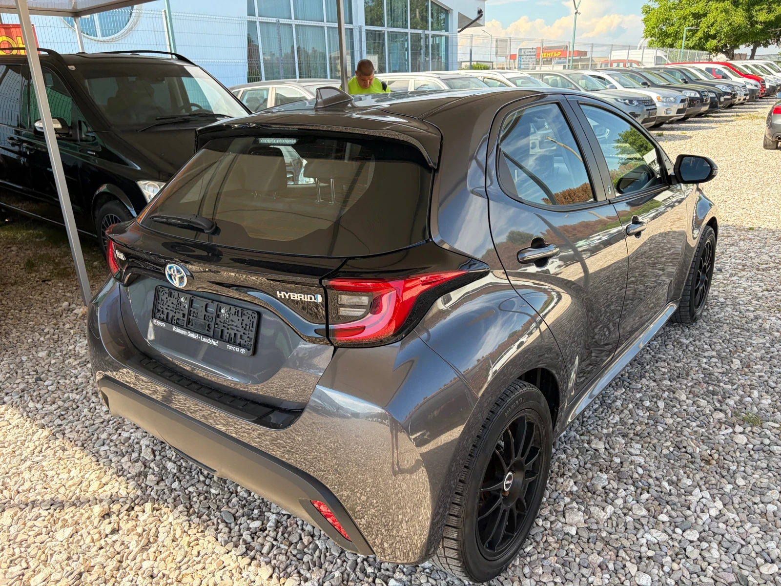 Toyota Yaris 1.5 i HIBRID, снимка 8 - Автомобили и джипове - 54855872