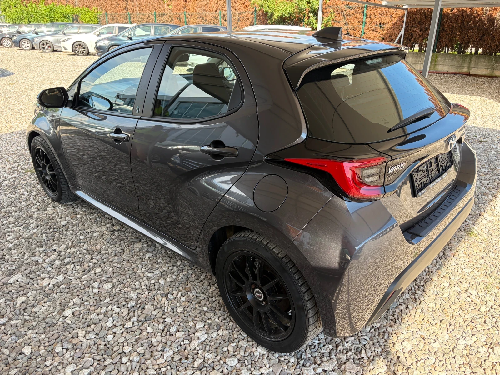 Toyota Yaris 1.5 i HIBRID, снимка 7 - Автомобили и джипове - 54855872