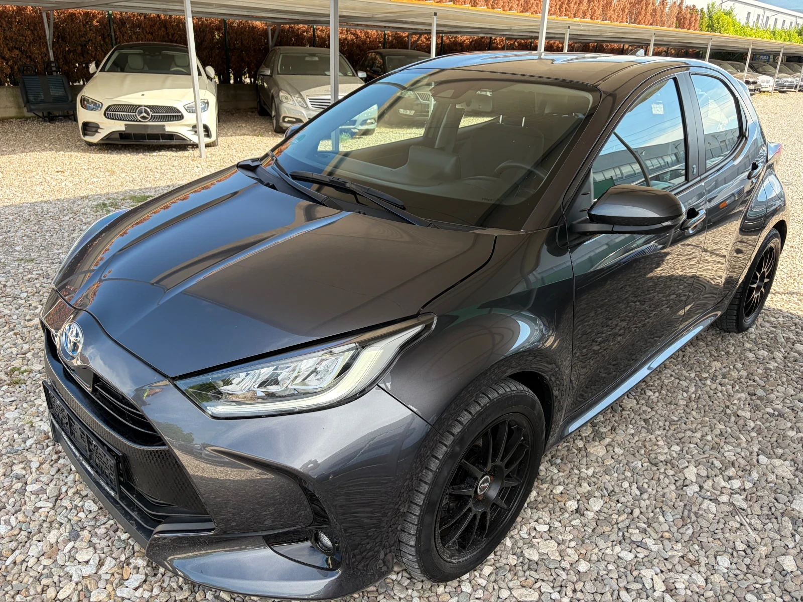Toyota Yaris 1.5 i HIBRID, снимка 3 - Автомобили и джипове - 54855872