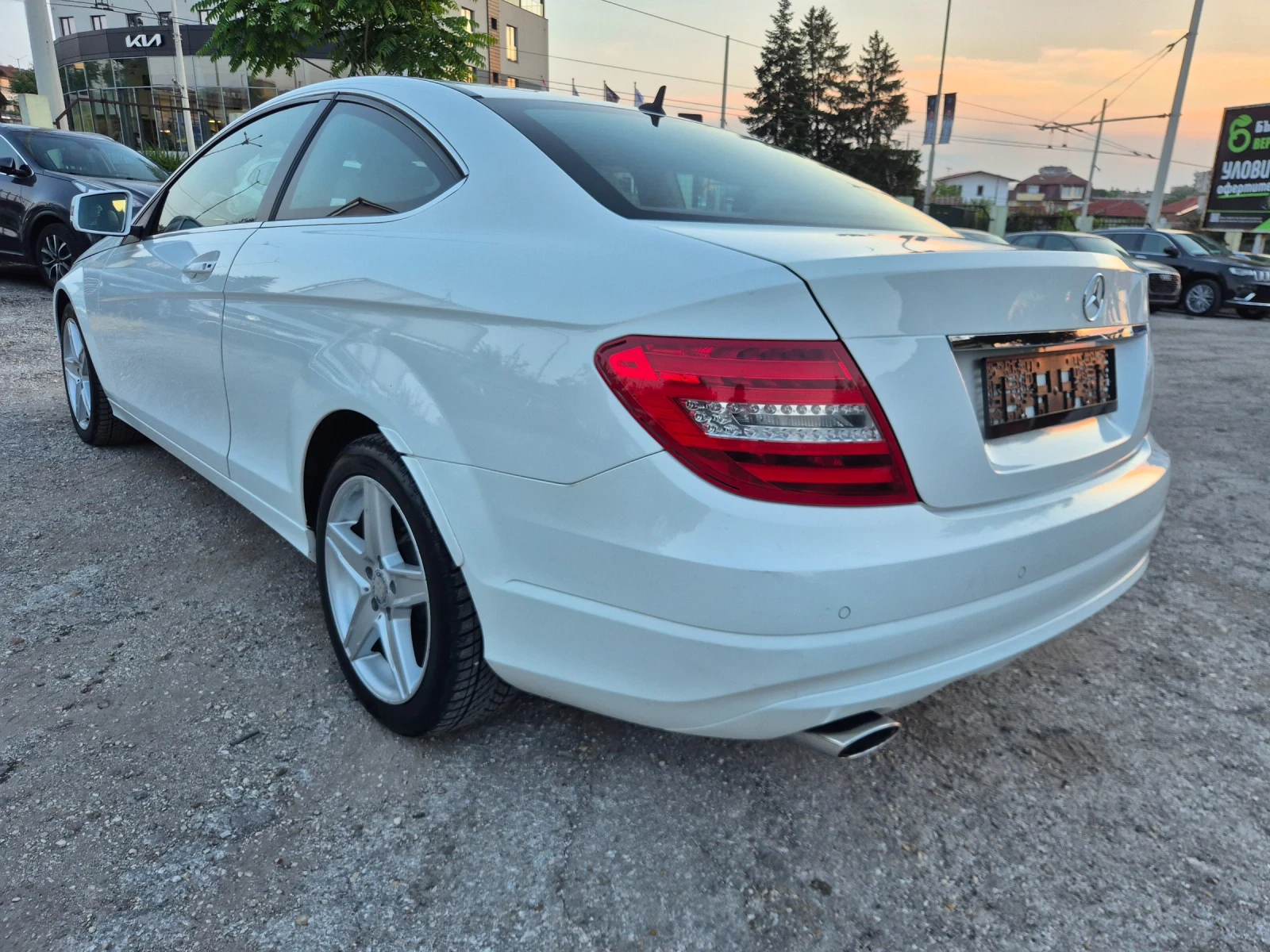 Mercedes-Benz C 220 CDI* COUPE* NAVI* LED* ПЪЛНА СЕРВИЗНА ИСТОРИЯ!, снимка 5 - Автомобили и джипове - 54991191