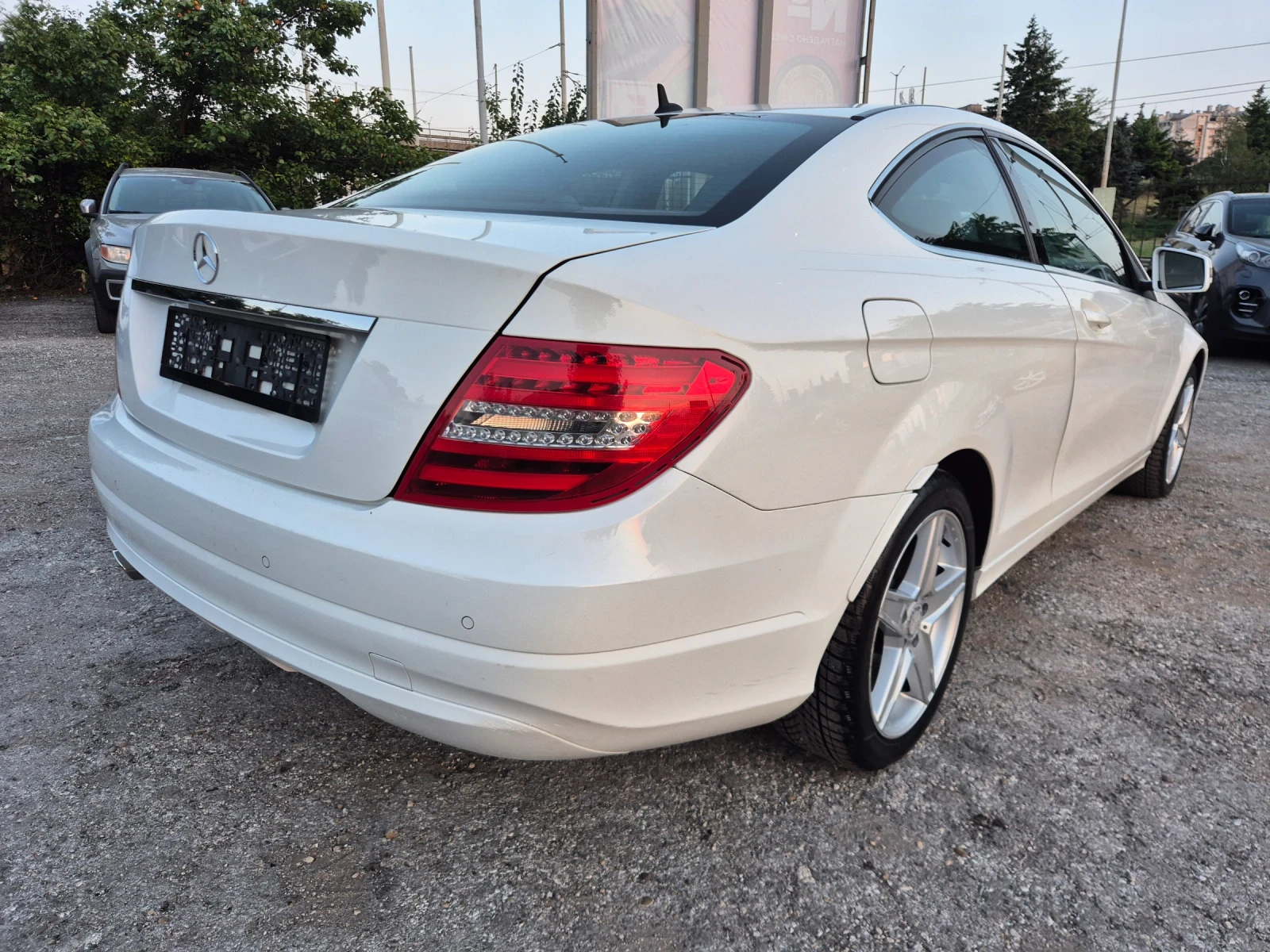 Mercedes-Benz C 220 CDI* COUPE* NAVI* LED* ПЪЛНА СЕРВИЗНА ИСТОРИЯ!, снимка 4 - Автомобили и джипове - 54991191