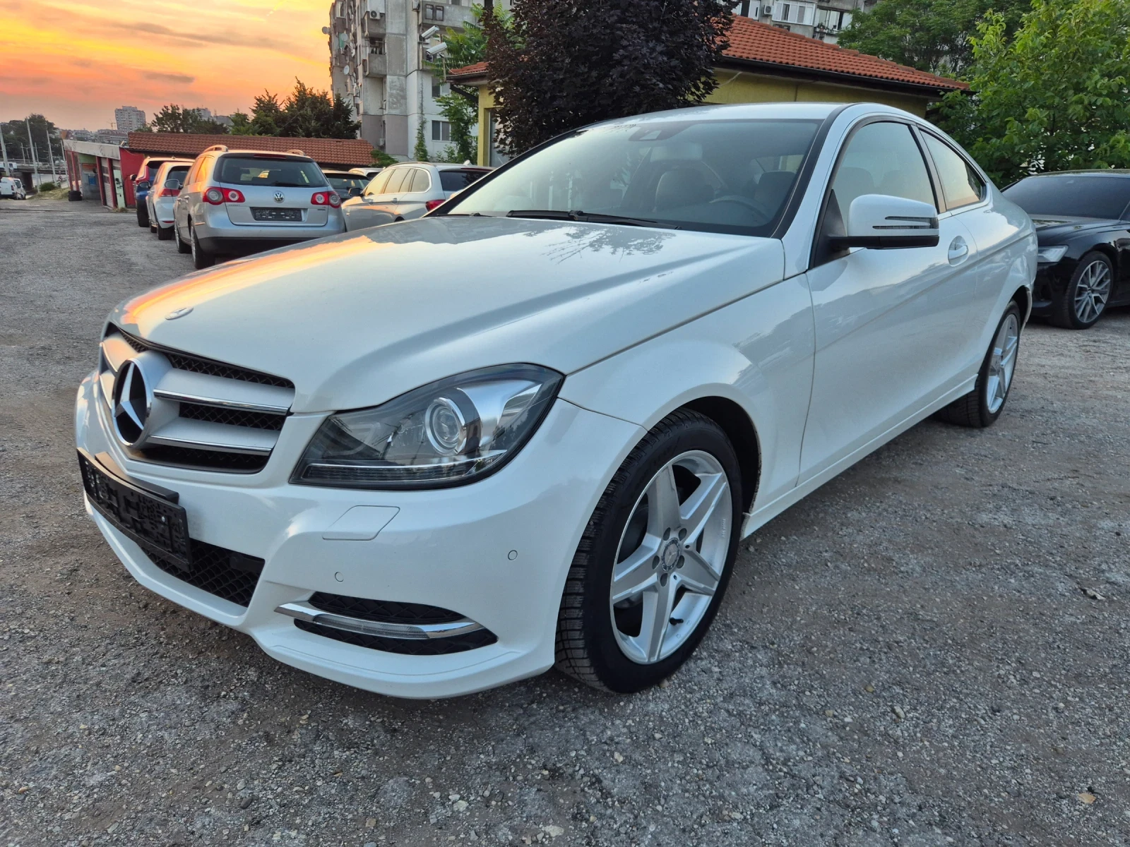 Mercedes-Benz C 220 CDI* COUPE* NAVI* LED* ПЪЛНА СЕРВИЗНА ИСТОРИЯ!, снимка 2 - Автомобили и джипове - 54991191
