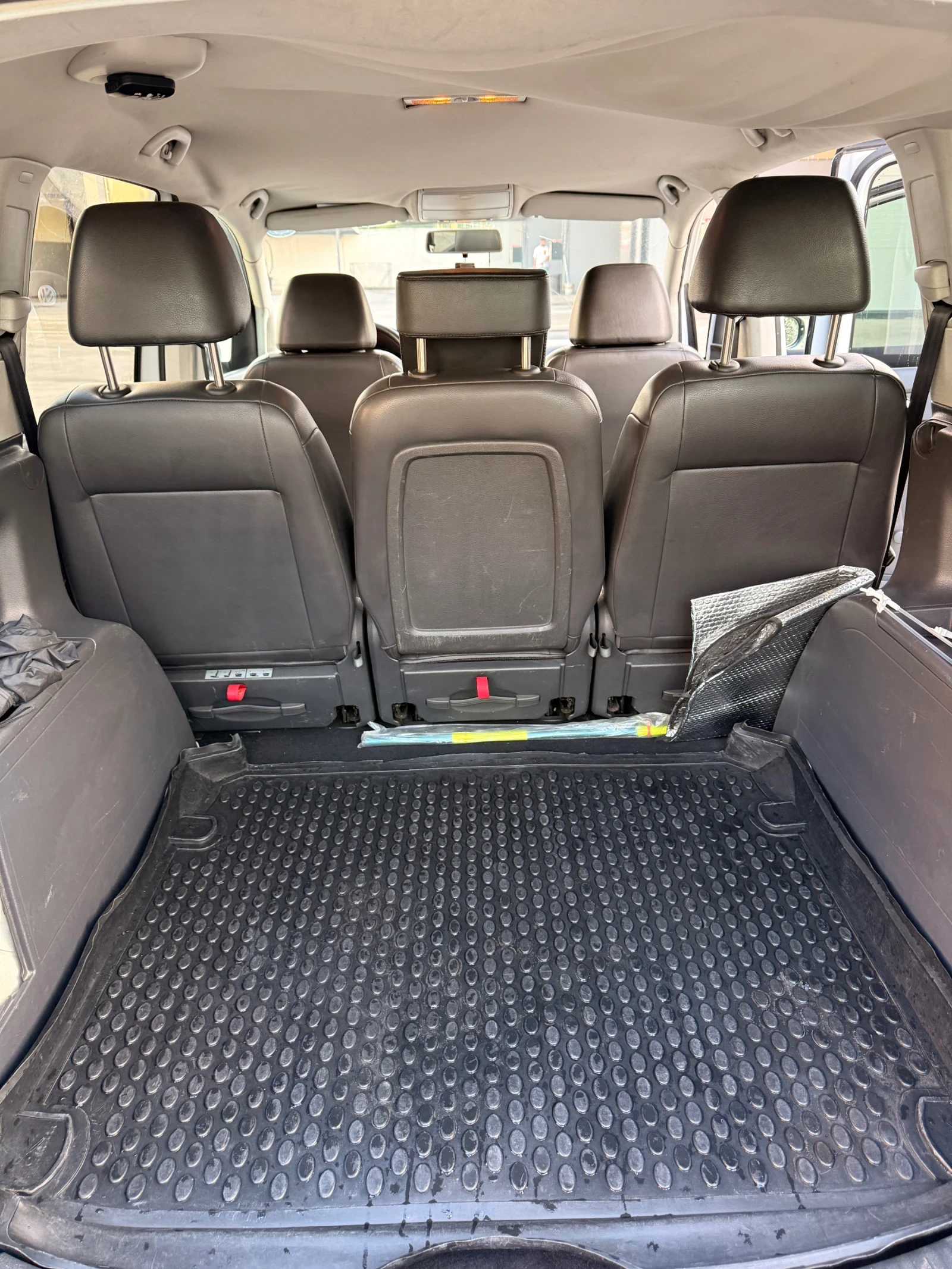 VW Touran, снимка 10 - Автомобили и джипове - 55408660
