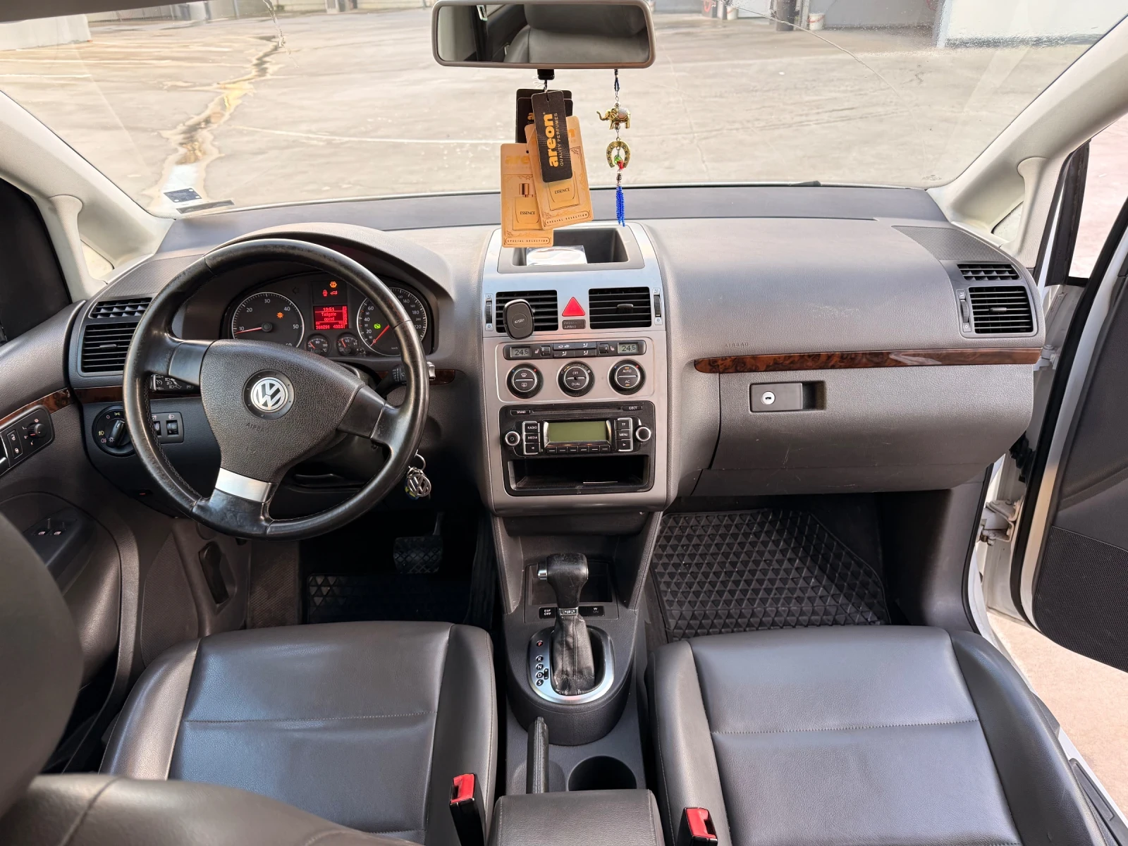 VW Touran, снимка 8 - Автомобили и джипове - 55408660