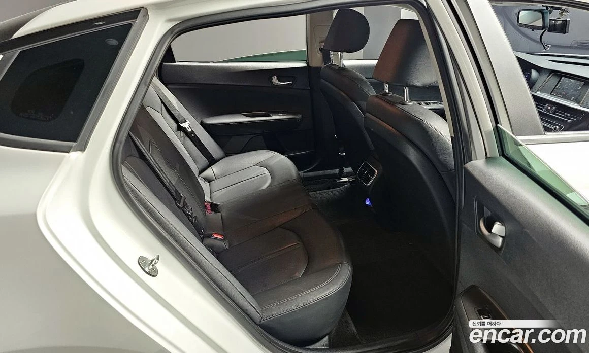Kia K5 2.0 Luxury, снимка 12 - Автомобили и джипове - 55669049