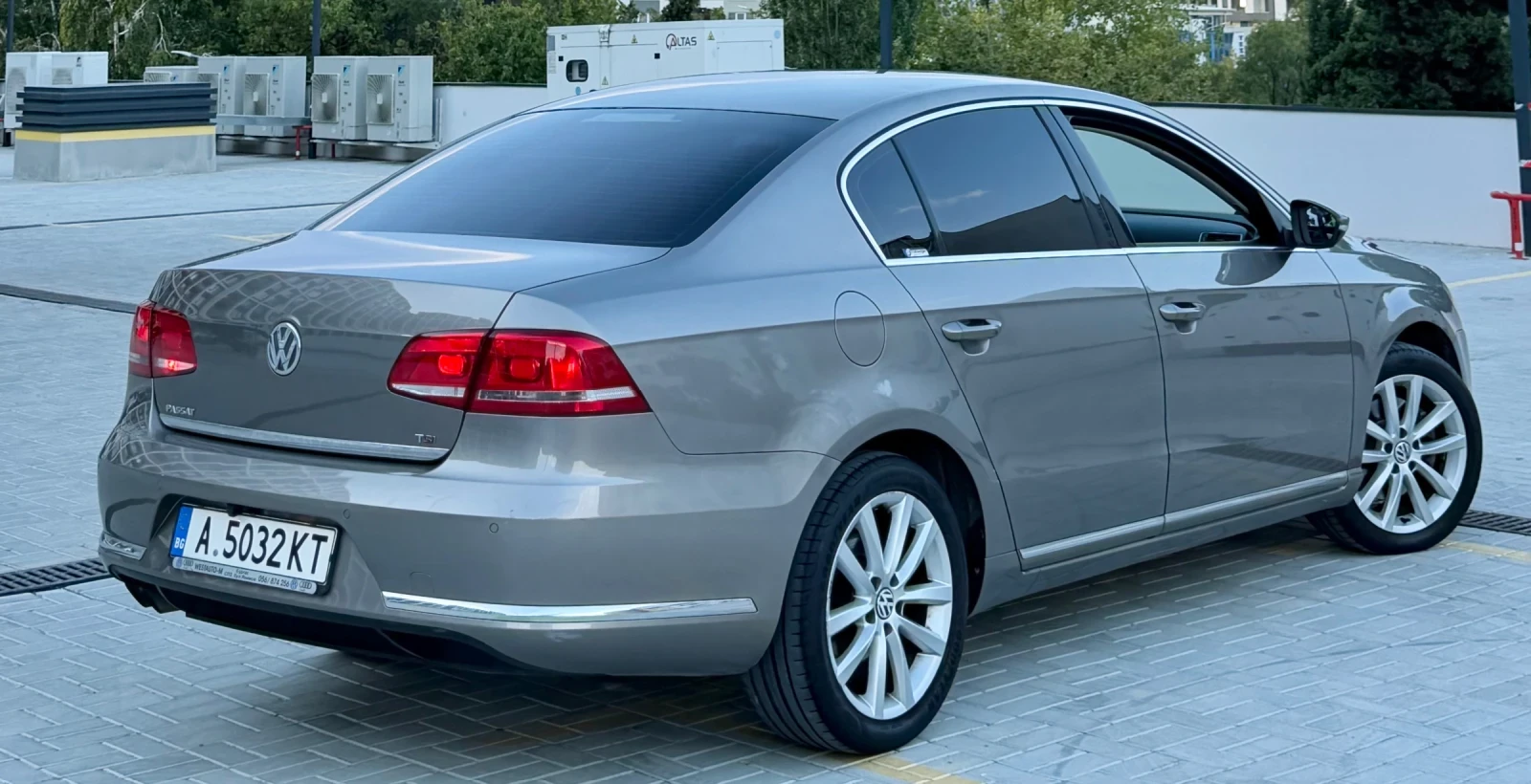 VW Passat 1.8 TFSl DSG 2012г, снимка 5 - Автомобили и джипове - 55955081