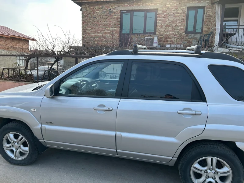 Kia Sportage 2.0 CRDI, снимка 4 - Автомобили и джипове - 49422025