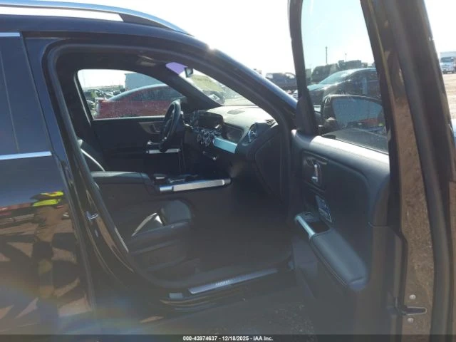 Mercedes-Benz GLB 250* ДИГИТАЛ* КОЖА* ПОДГРЕВИ* ДИСТРОНИК* , снимка 5 - Автомобили и джипове - 53609848