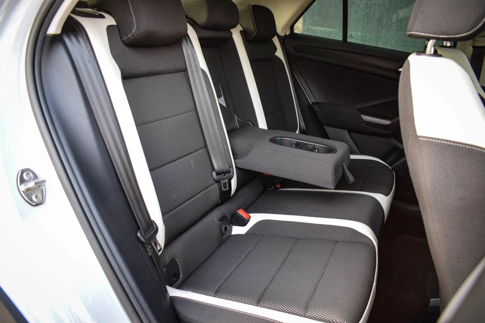 VW T-Roc 1.5 TSI Digital/Keyless, снимка 14 - Автомобили и джипове - 53999613