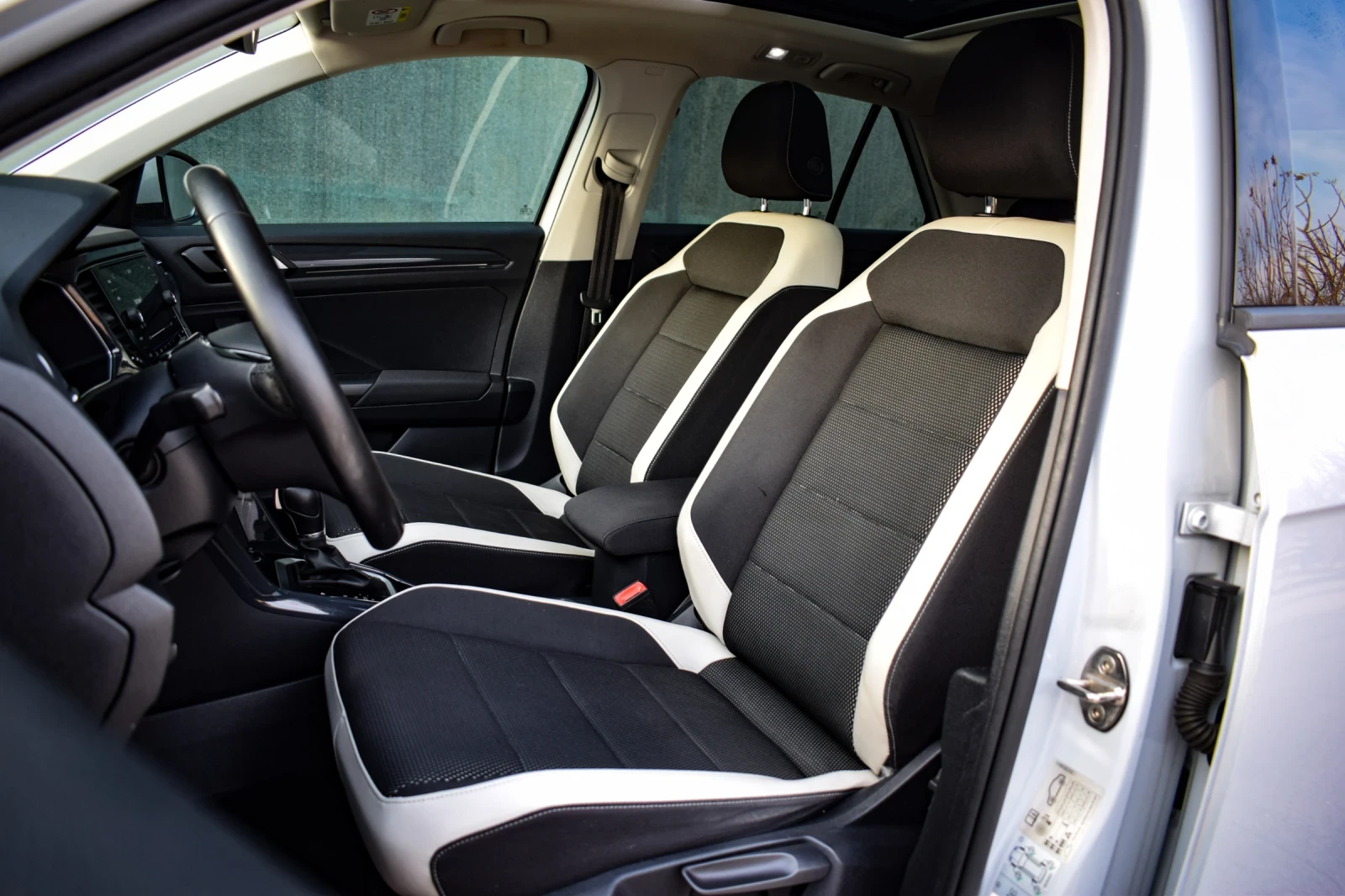 VW T-Roc 1.5 TSI Digital/Keyless, снимка 9 - Автомобили и джипове - 53999613