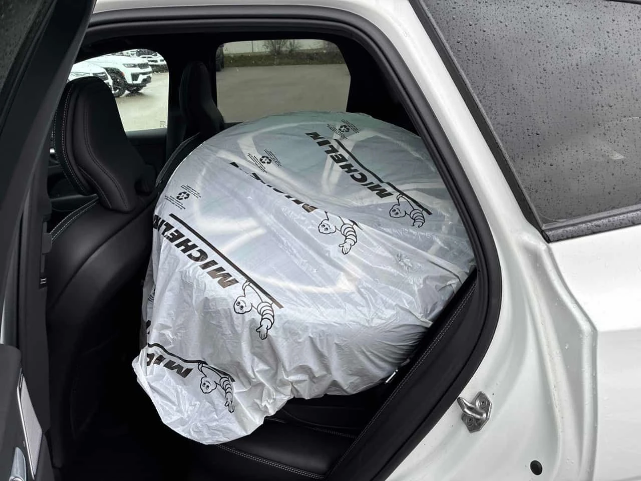Volvo XC60 * R Design * DISTRONIC* PANO* + ГУМИ , снимка 17 - Автомобили и джипове - 54466372