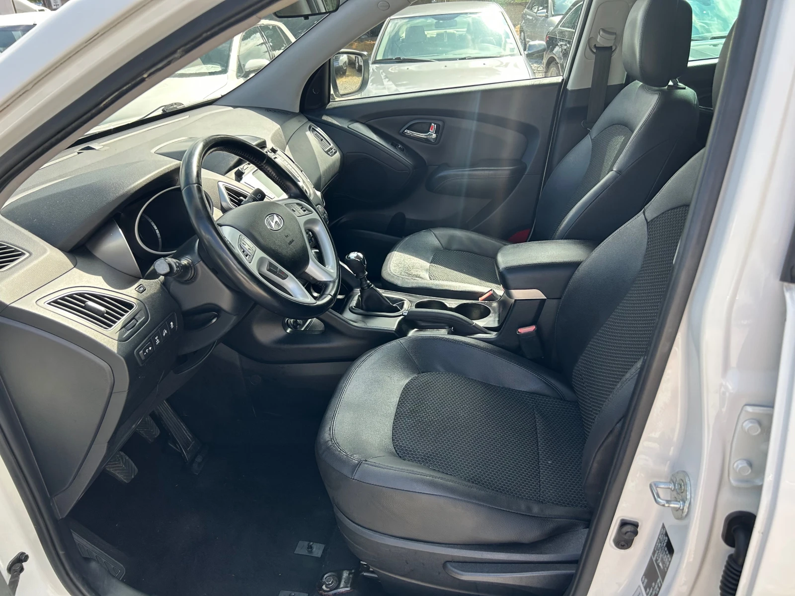 Hyundai IX35 2.0CRDI EUR5B 4X4, снимка 10 - Автомобили и джипове - 55043339