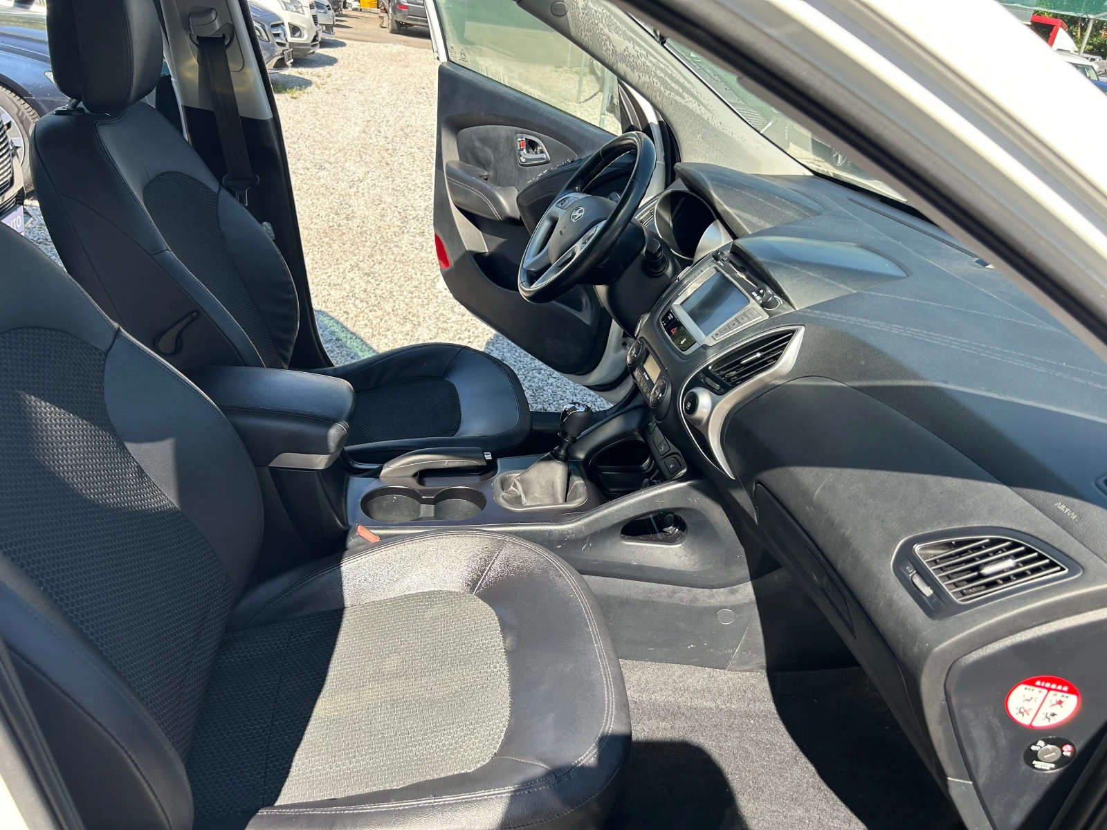Hyundai IX35 2.0CRDI EUR5B 4X4, снимка 16 - Автомобили и джипове - 55043339