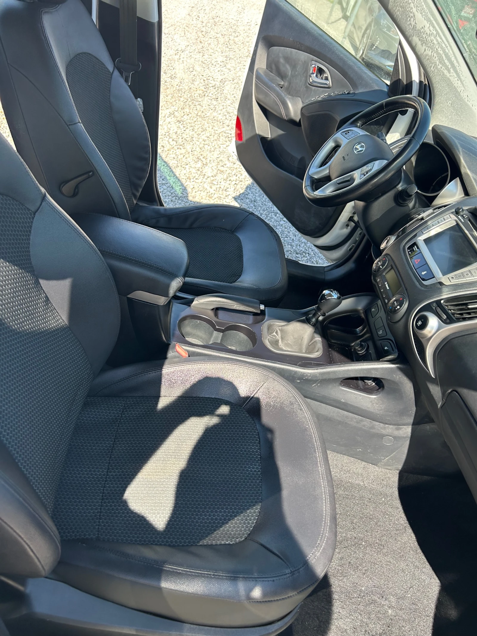 Hyundai IX35 2.0CRDI EUR5B 4X4, снимка 15 - Автомобили и джипове - 55043339