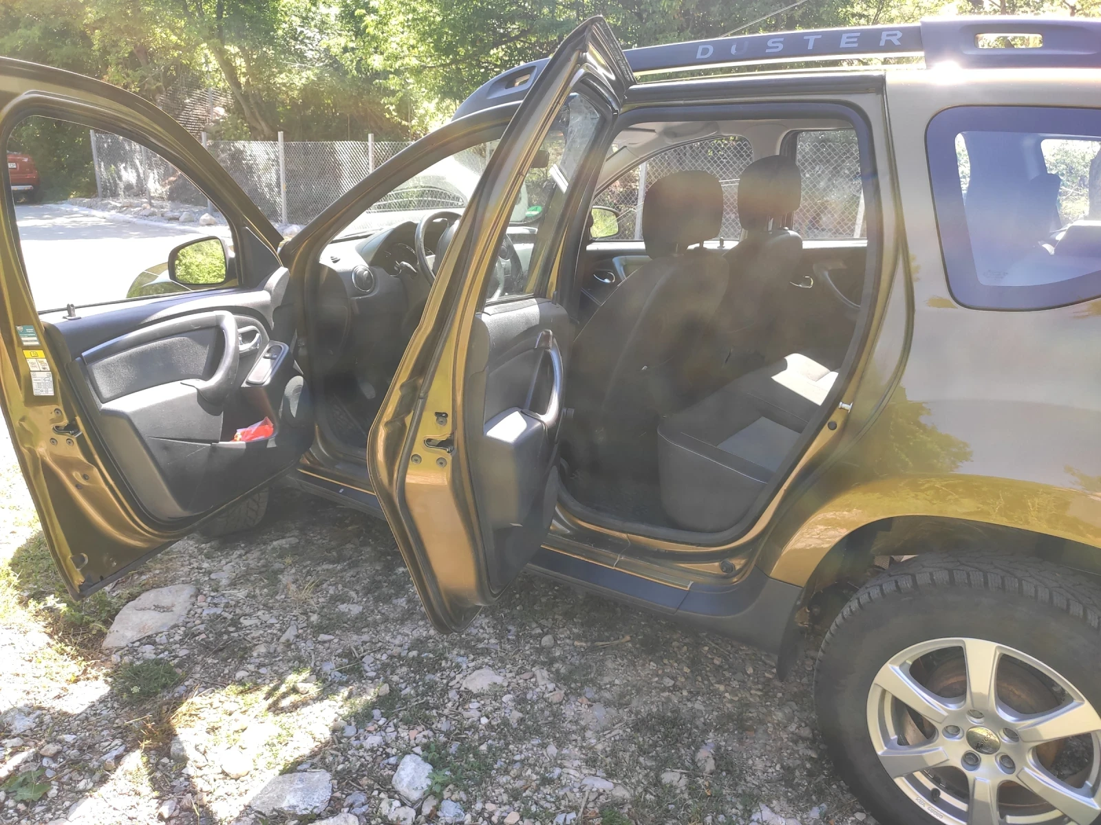 Dacia Duster DUSTER-LAUREATE, снимка 15 - Автомобили и джипове - 55377906