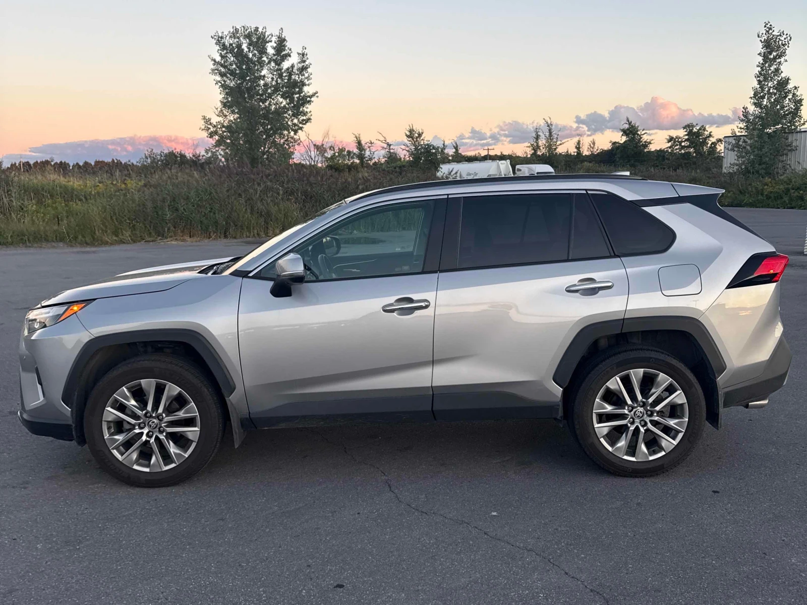 Toyota Rav4 * Limited * CARFAX * ОПЦИЯ ЗА ФИНАНСИРАНЕ, снимка 2 - Автомобили и джипове - 55879805