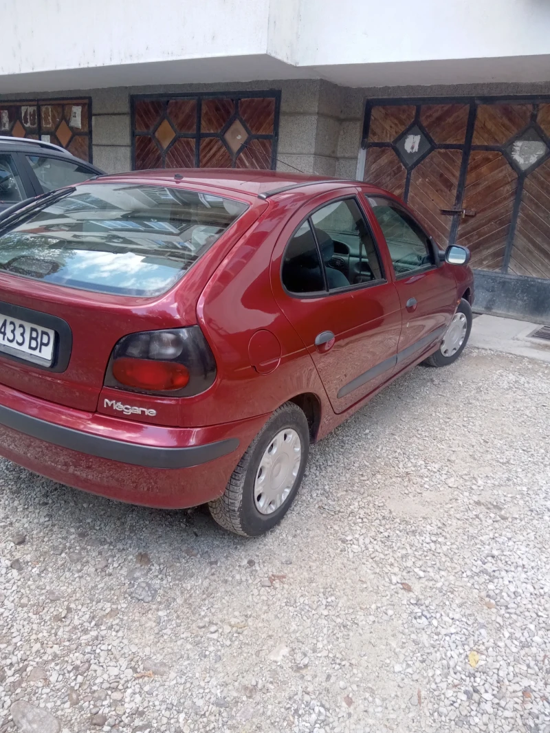 Renault Megane 1.6 климатик, снимка 1 - Автомобили и джипове - 47635046