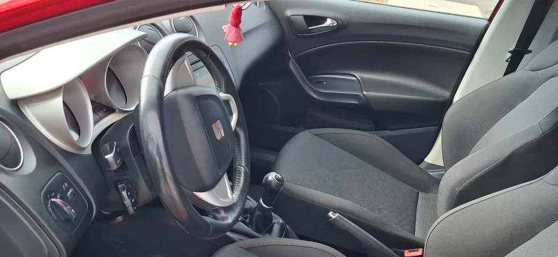 Seat Ibiza 1.4 Климатроник  Като Нова, снимка 14 - Автомобили и джипове - 48072140