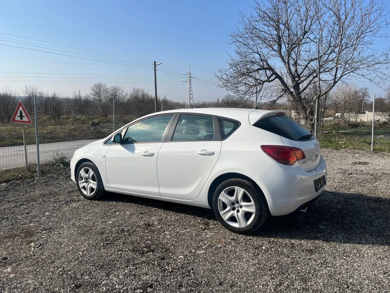 Opel Astra 1.4 Турбо 140кс, снимка 4 - Автомобили и джипове - 48980317